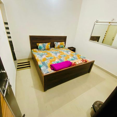 Nirupam Sadan Homestay Vrindāvan Exterior foto