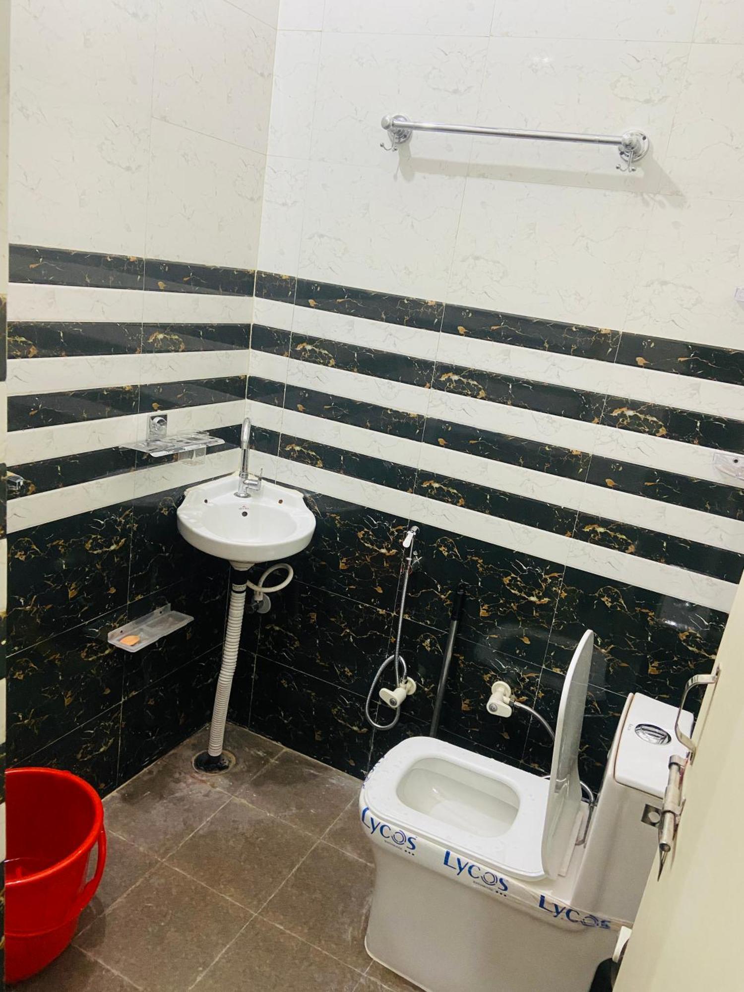 Nirupam Sadan Homestay Vrindāvan Exterior foto